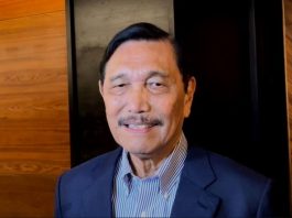 Menteri Koordinator Kemaritiman dan Investasi Luhut Binsar Pandjaitan saat ditemui usai perayaan ulang tahunnya ke-76 di Sopo Del Tower, Jakarta, Kamis (28/9/2023). (Dok. PT (PLN) Persero)