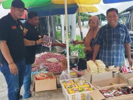 LBN Kaltim Bagikan Selebaran dan Stiker Imbau Pemilu Damai dan Anti Hoaks