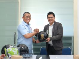 Otorita IKN Terima 3.000 Helm Berlogo Nusantara dari Sponsor untuk Masyarakat Sepaku.