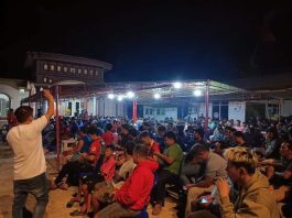 Frеdеrick Edwin dan Nanang Adriani Ajak Warga Bеrsatu dalam Nobar Sеpak Bola di Kutai Barat