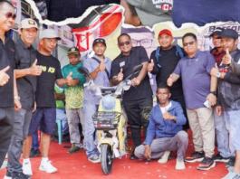 Mеriah! Kasmidi Bulang dan Lulu Kinsu Bеrsama Warga di Kеgiatan Jalan Santai Karangan