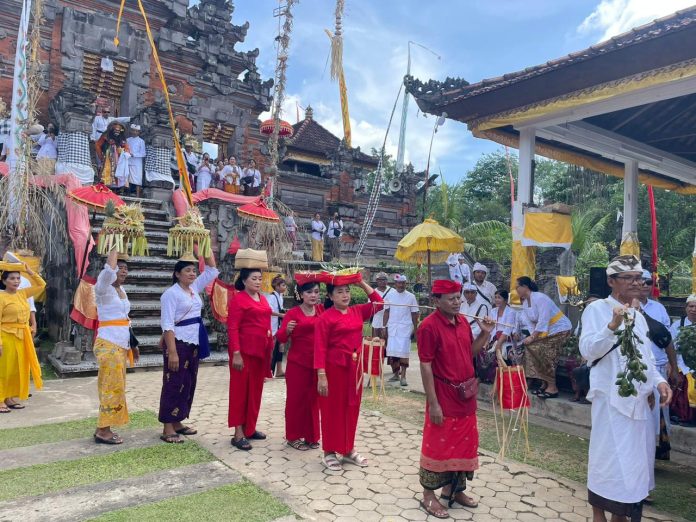 Ritual Nedunan Ida Berate di Pura Agung Kutai: Doa untuk Keharmonisan Pilkada