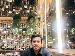 Ketua umum Peci Merah / Ahmad Basuni