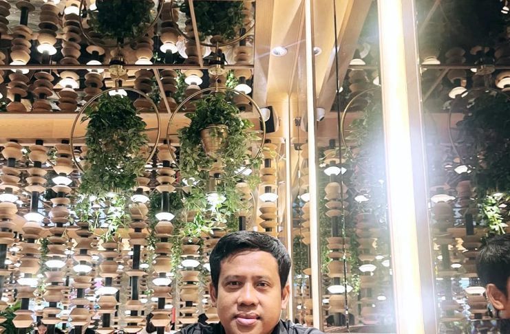 Ketua umum Peci Merah / Ahmad Basuni